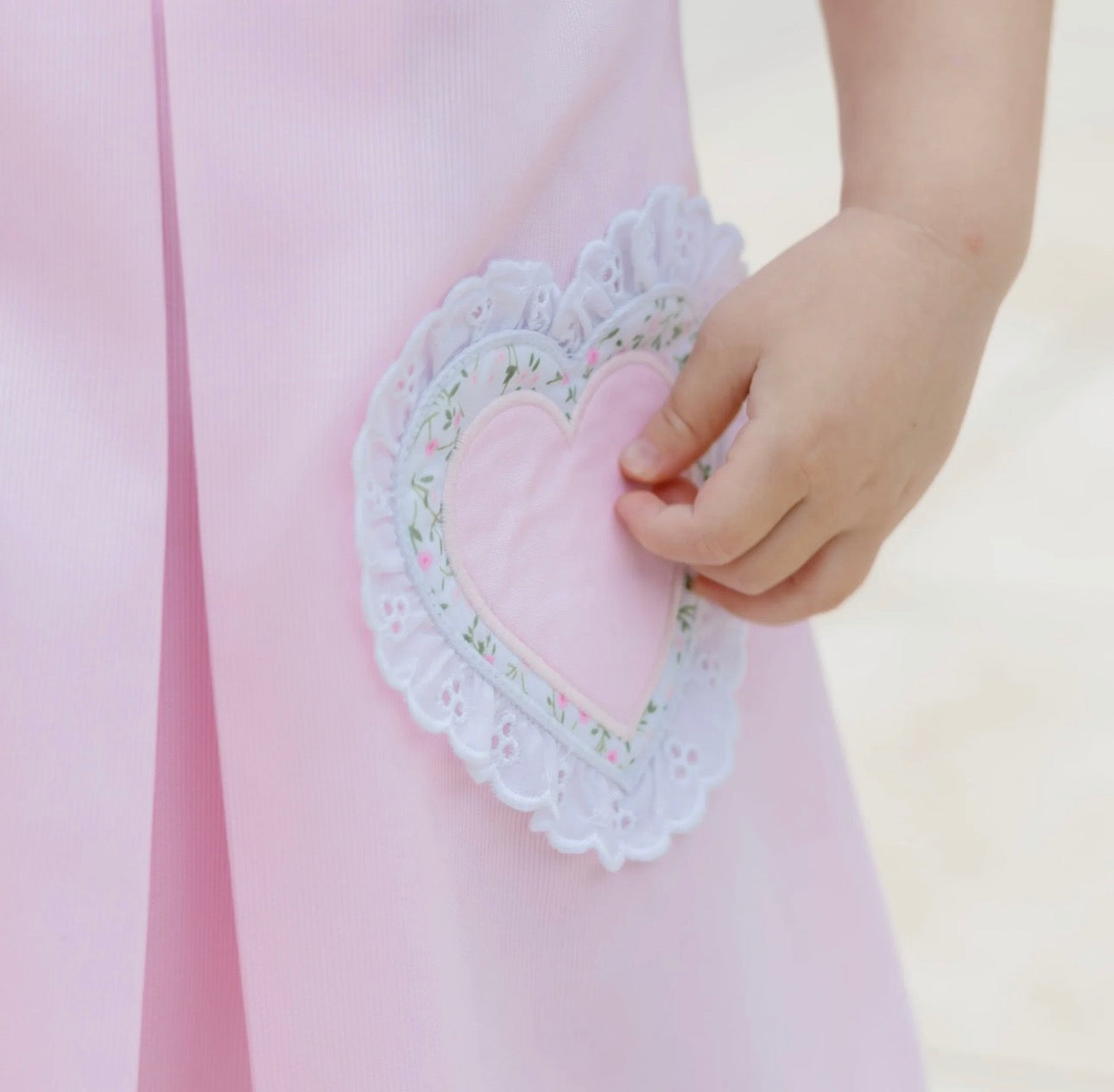 HEART ELIZABETH
DRESS, PINK PIQUE