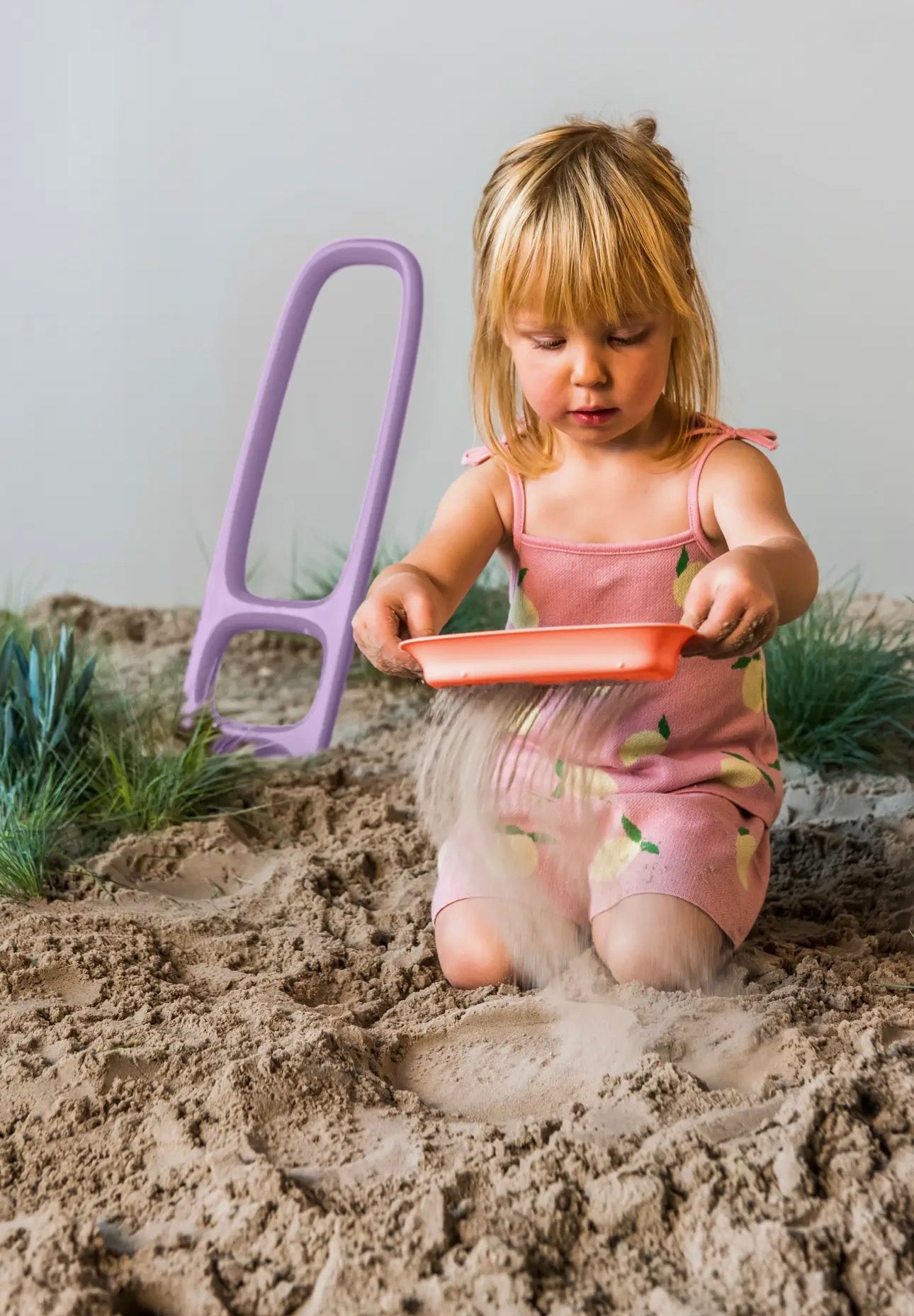 Vintage Lagoon- Quut Scoopi- Kids Sand and Snow Shovel w/ Easy Grip