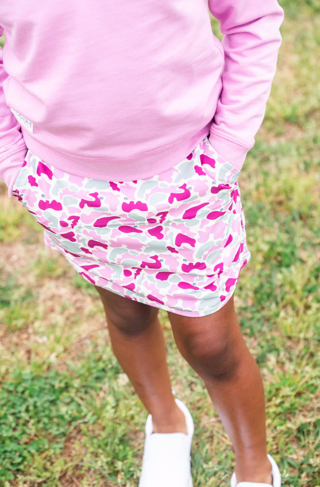 GIRLS CAROLINA CATCH SKORT IN ORCHID PURPLE CAMO